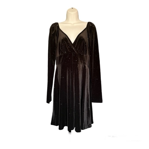 Shein black long sleeve dress with silver glitter. Women’s size large - Picture 2 of 14